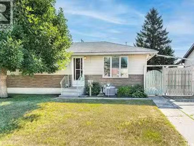 House for sale in Saskatoon, Saskatchewan