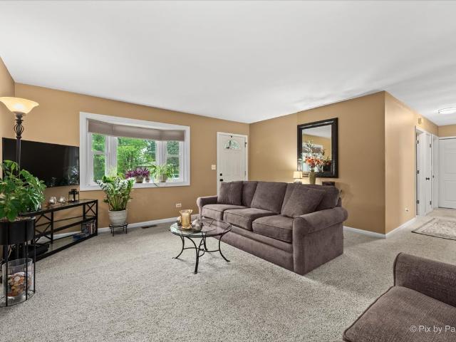House for sale in Mchenry, Illinois