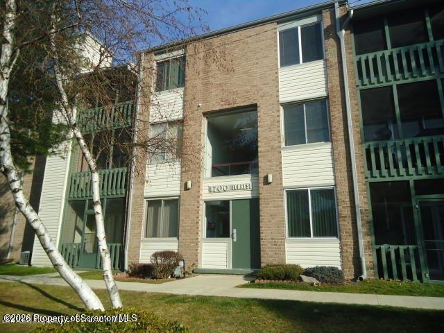 Condo for sale in Summit Point Apartments, Scranton