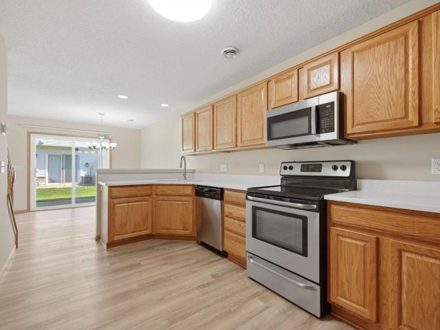 Townhouse for sale in Lake Place, Lakeville