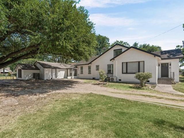 House for sale in Milam, Texas