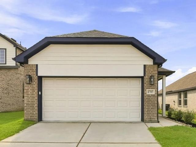 House for sale in Ennis, Ellis County