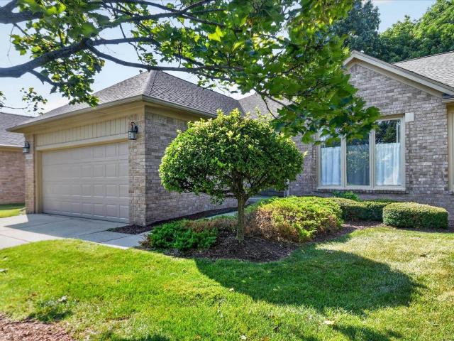 Condo for sale in Clinton Township, Michigan