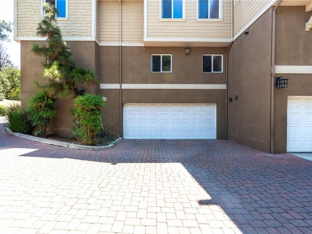 Condo for sale in Pasadena, California