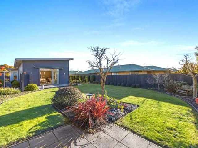 House for sale in Chaslands, Canterbury