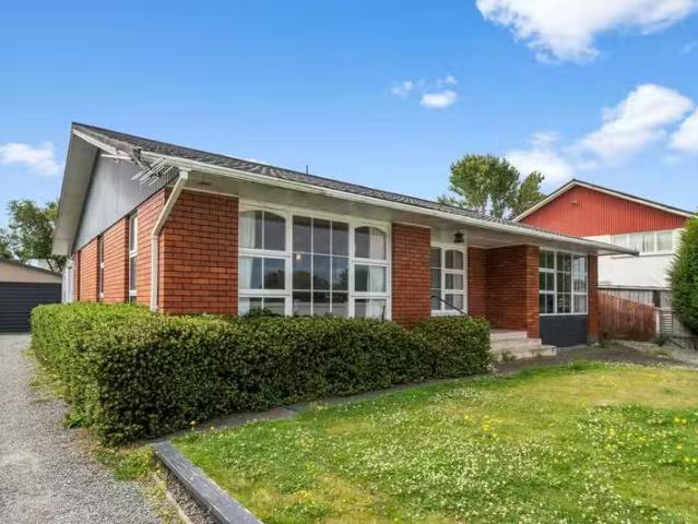 House for sale in Chaslands, Canterbury