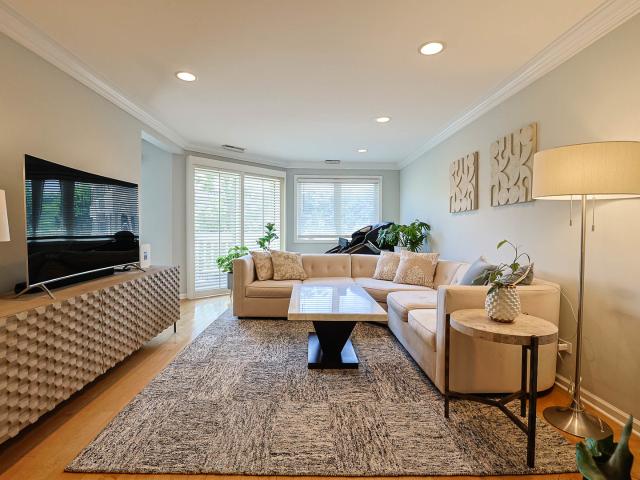 Condo for sale in Buffalo Grove, Illinois