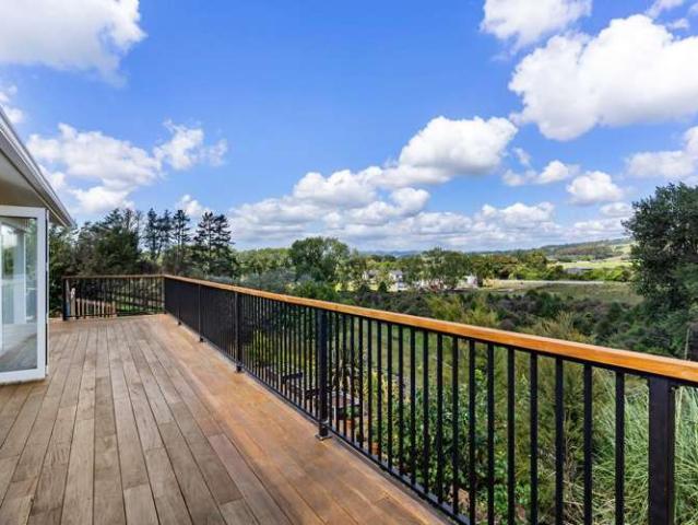 House for sale in Awhitu