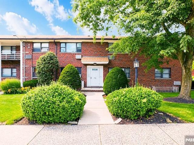 Condo for sale in Fort Lee, New Jersey