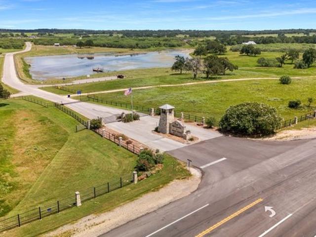 Land for sale in Luling, Texas