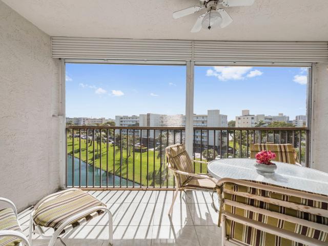 Condo for sale in Dania, Florida