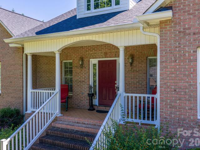 House for sale in Hiddenite, North Carolina