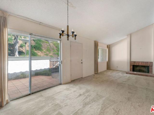 Condo for sale in Los Angeles, Los Angeles County
