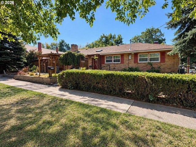 House for sale in La Grande, Union County