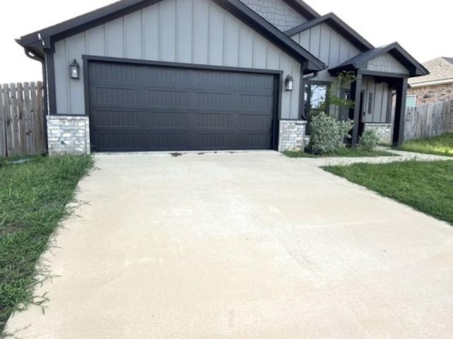 House for sale in Lindale, Smith County
