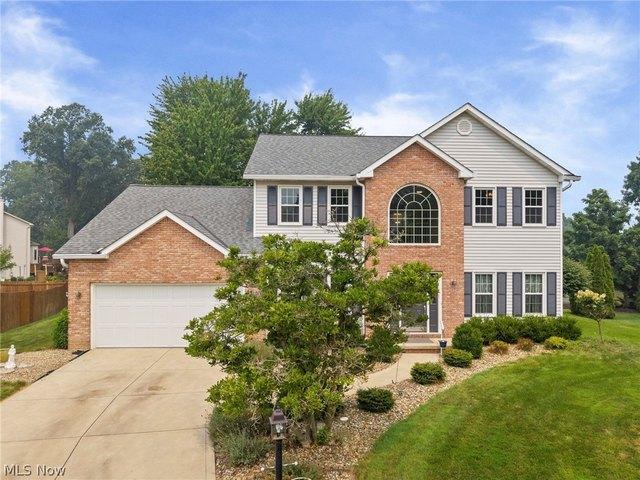 House for sale in The Preserve of Strongsville, Strongsville