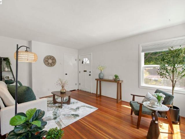 Townhouse for sale in Alameda, California