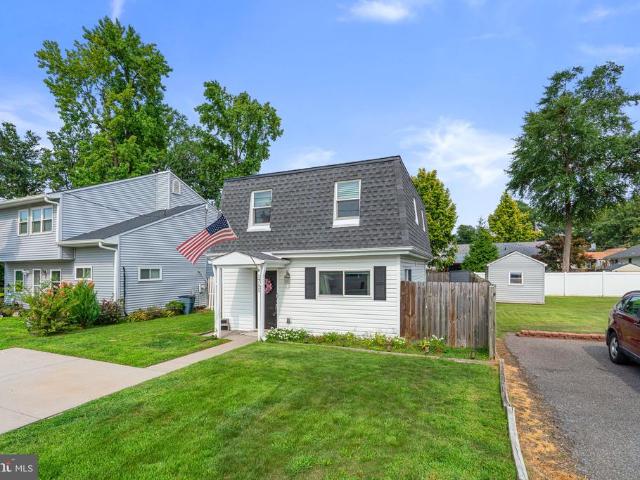 House for sale in Woodland Beach, Edgewater