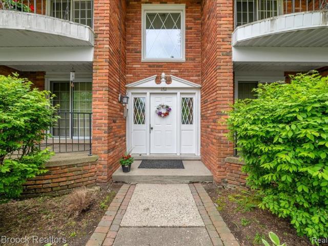 Condo for sale in Bloomfield Hills, Michigan