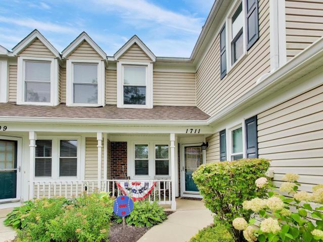 Townhouse for sale in Elk Grove Village, Illinois
