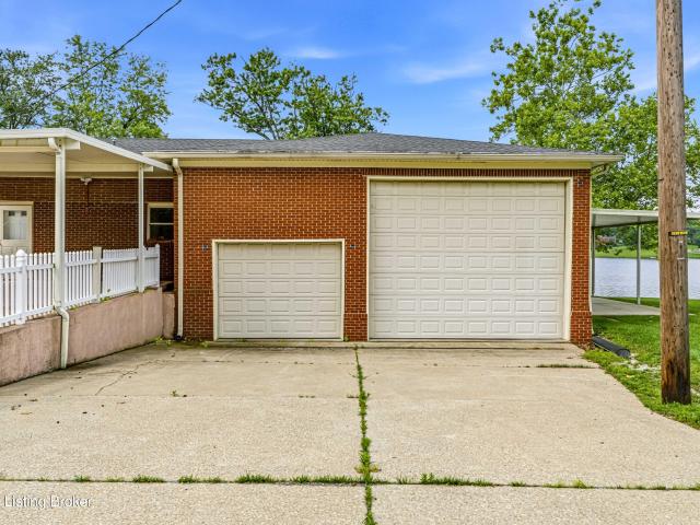 House for sale in La Grange, Kentucky