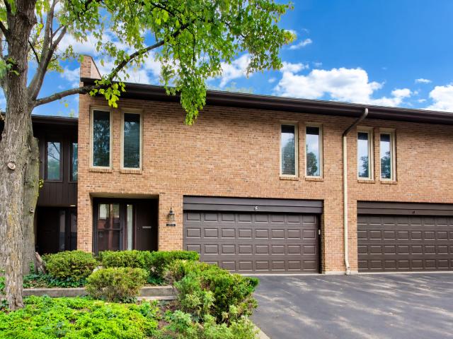 Townhouse for sale in Glenview, Illinois