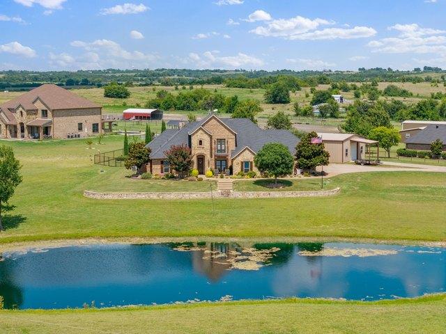 House for sale in Farmersville, Texas