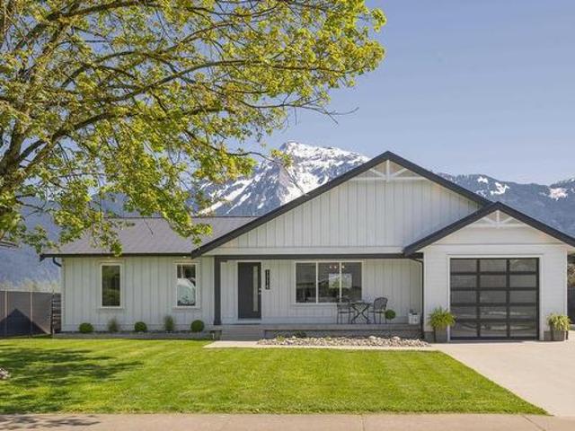 House for sale in Agassiz House for sale in Agassiz