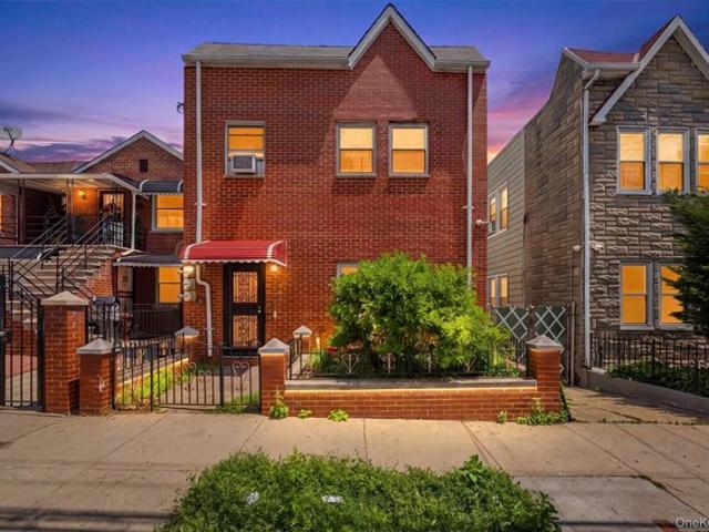 House for sale in The Bronx, Arverne