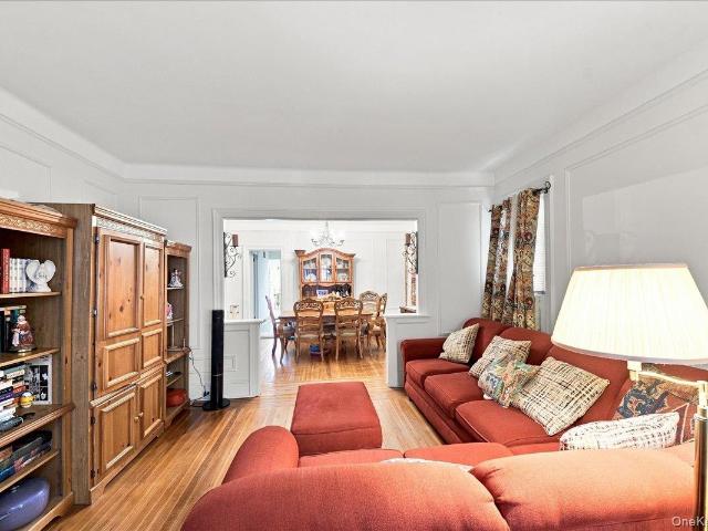 House for sale in The Bronx, Arverne