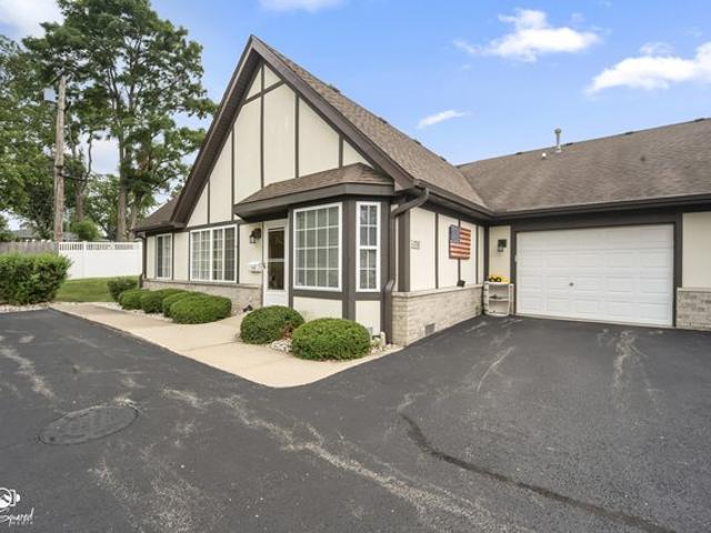 Townhouse for sale in Crest Hill, Illinois