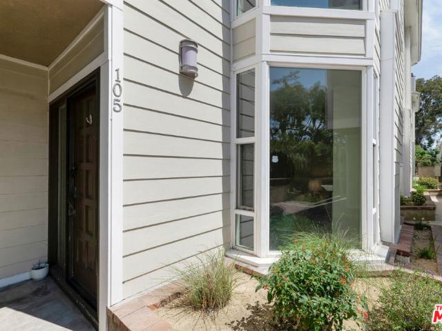 Townhouse for sale in Canoga Park, California