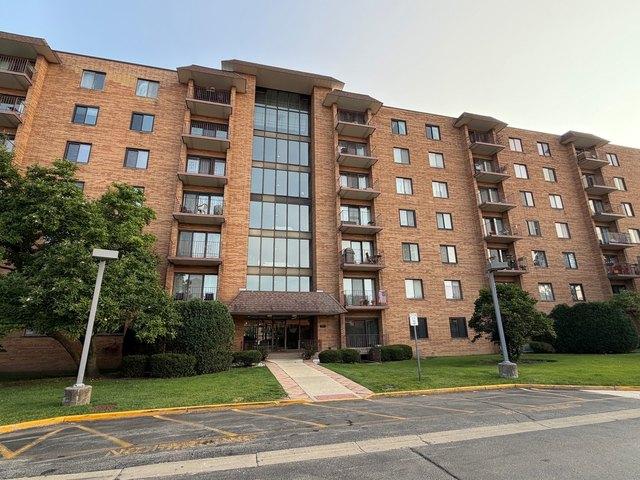Condo for sale in Mount Prospect, Illinois