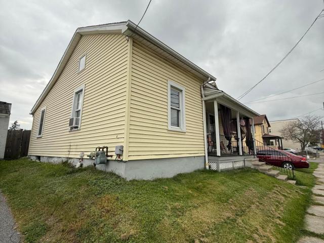 House for sale in Petersburg, Scranton