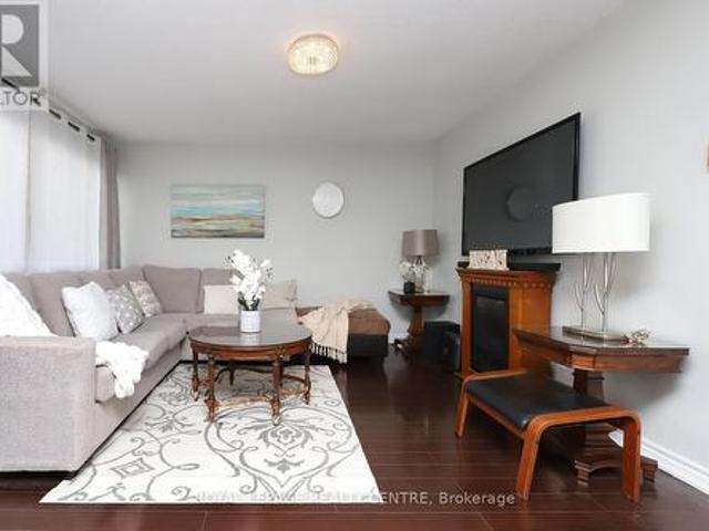 Townhouse for sale in Applewood, Mississauga