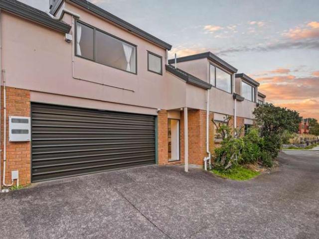 Townhouse for sale in New Lynn, Whau