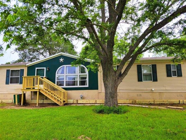 House for sale in Paige, Texas