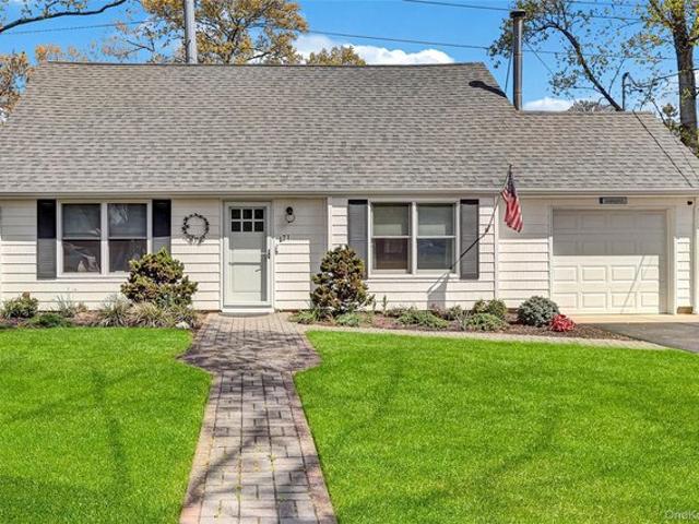 House for sale in Centereach, New York