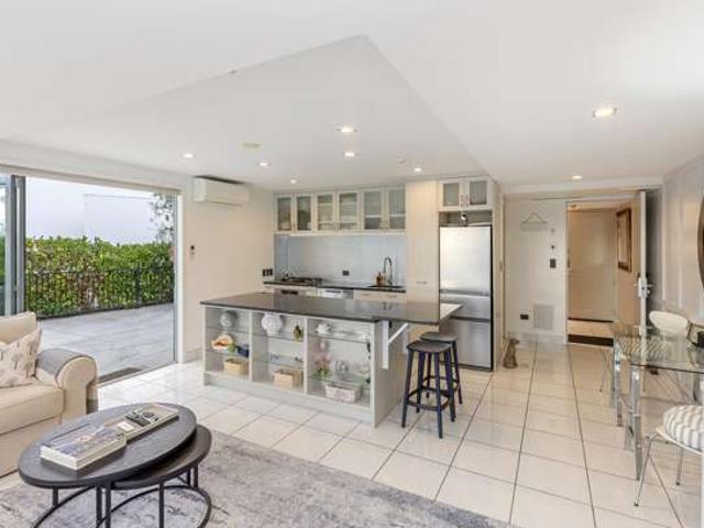Townhouse for sale in Canterbury