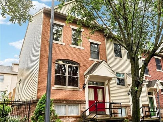 Townhouse for sale in Pittsburg, Pennsylvania