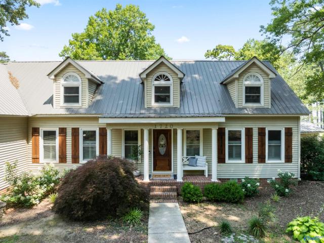 House for sale in Guntersville, Alabama