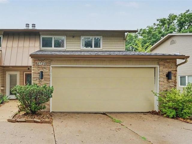 Townhouse for sale in Linn, Iowa