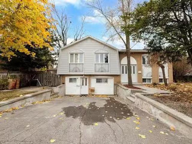 House for sale in Kirkland, Quebec