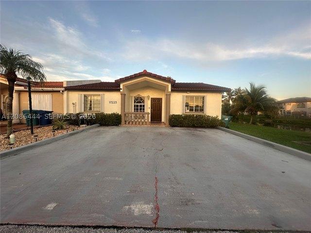 House for sale in Palm Springs North, Hialeah