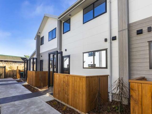 House for sale in Chaslands, Canterbury
