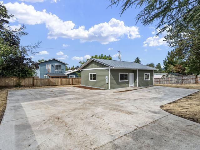 House for sale in Cottage Grove, Lane County