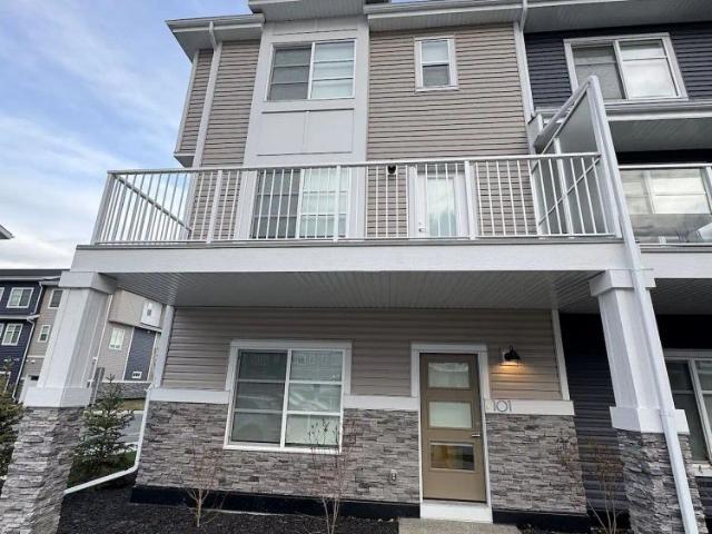 Townhouse for rent in Briarfield Townhomes, Calgary