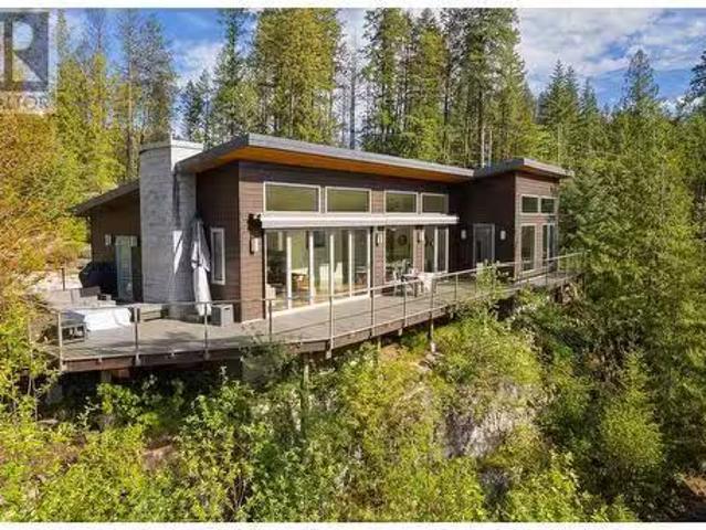 House for sale in Sirdar, British Columbia