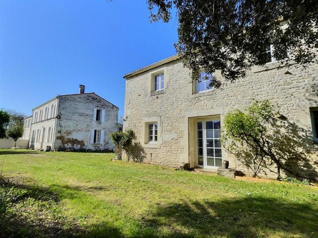 Maison vente à Saintes, La Vallée