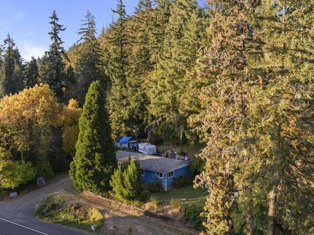 House for sale in Drain, Douglas County